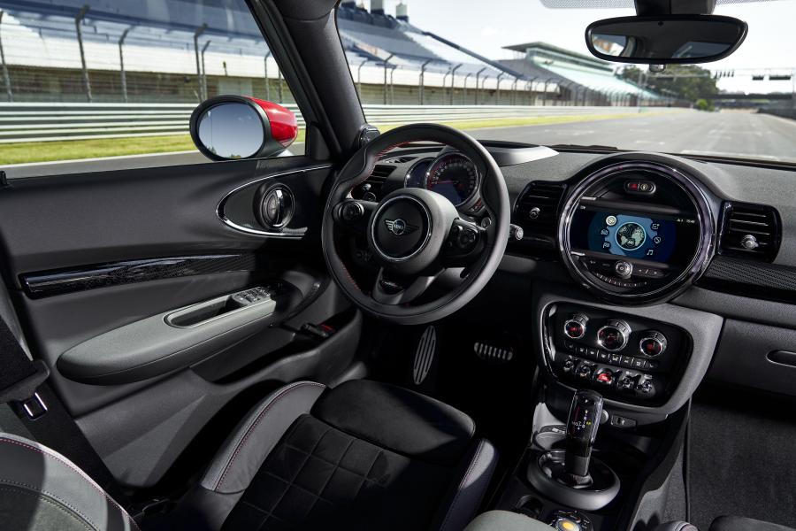 Интерьер Mini John Cooper Works Clubman (F54) 2019 года  (WW) (фото 48 из 56)